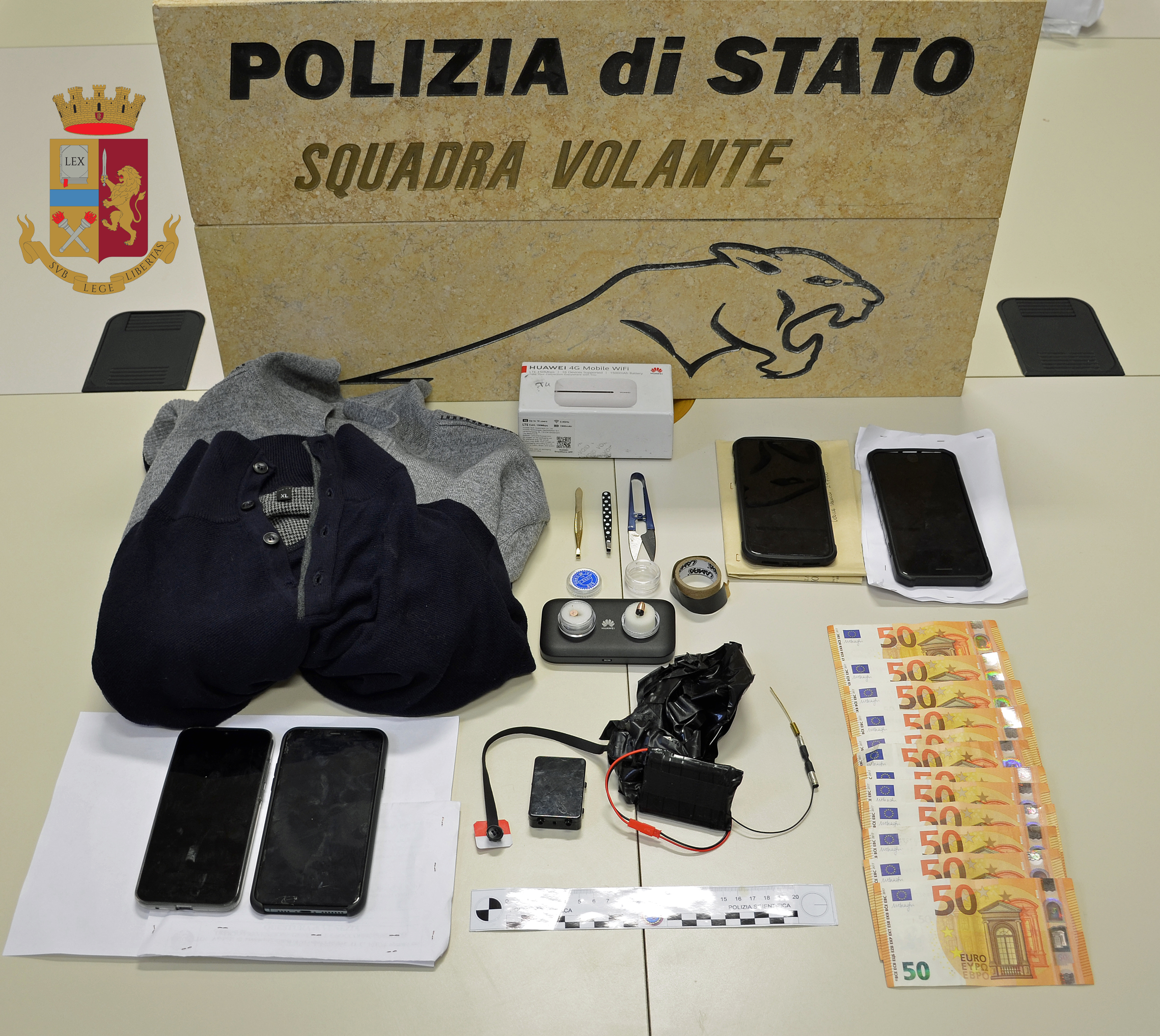 SOSTIENE L'ESAME DI GUIDA CON COLLEGAMENTO AUDIO E VIDEO NASCOSTO: DENUNCIATO UN 18ENNE